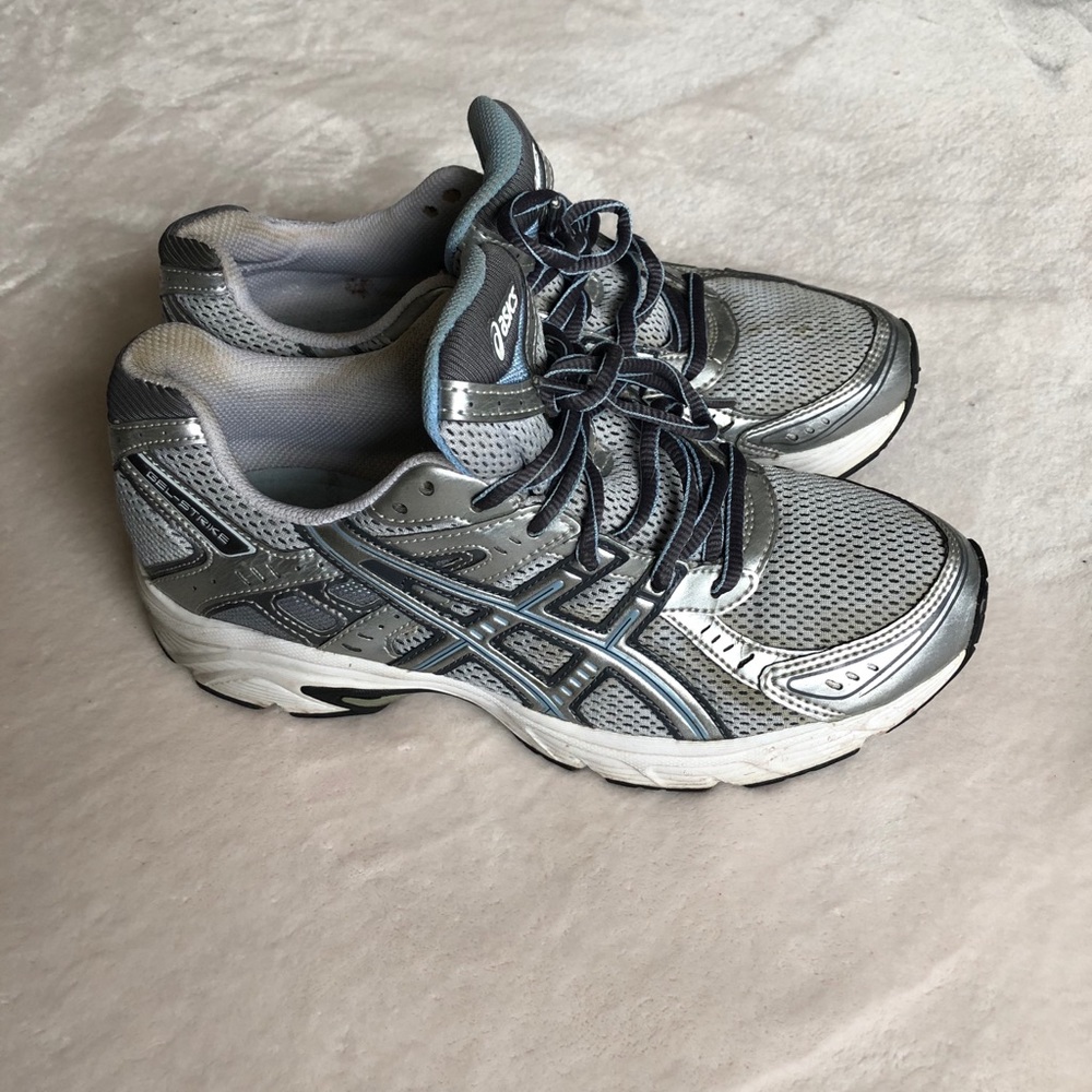 Women’s ASICS shoes size 7